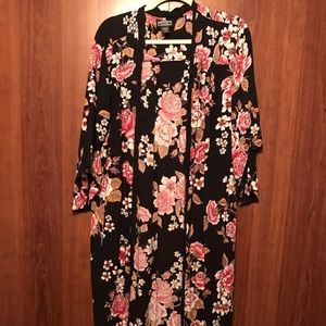 Floral duster kimono with side slits